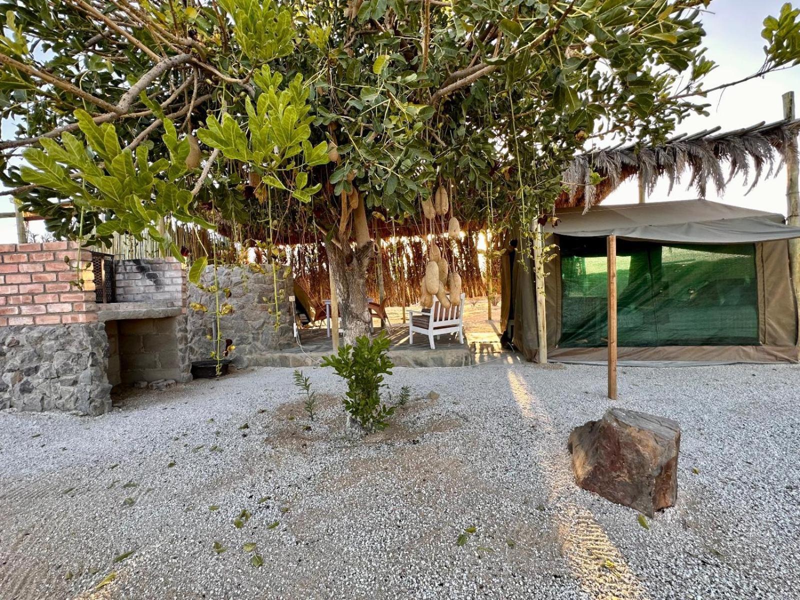 Daureb Isib Campsite And B&B Uis Luaran gambar